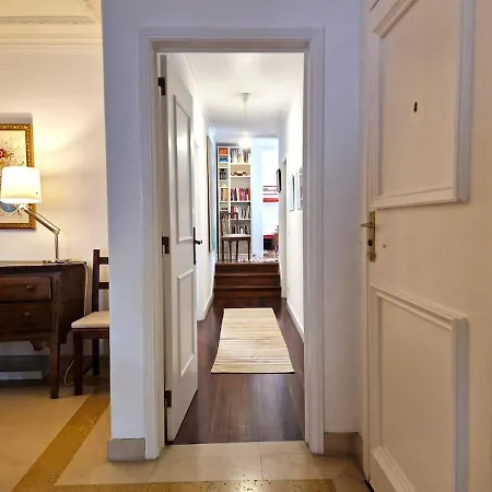 Super Flat In Old Town *