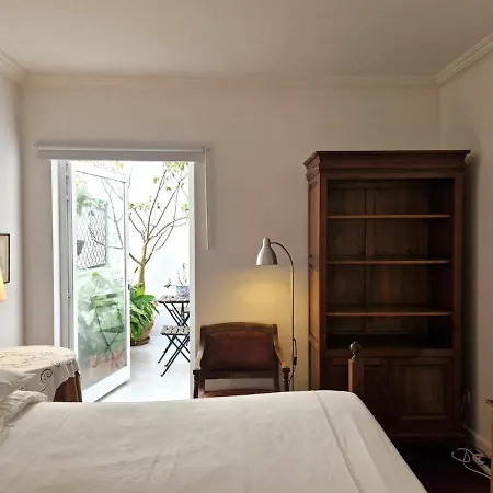 Super Flat In Old Town *